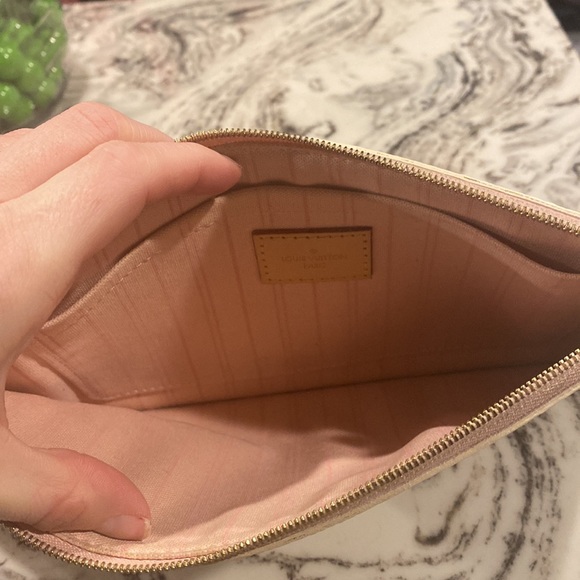 Louis Vuitton White Damier Azur Neverfull Pouch - Picture 5 of 7
